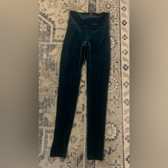 Spanx Green Velvet Flawless Shaping High Waisted Leggings 
Size small - Picture 1 of 3